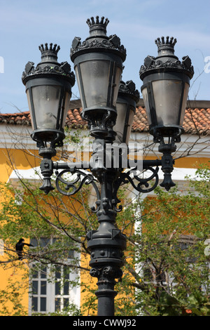 Prunkvolle Straßenlaternen in der Altstadt. Die UNESCO [Weltkulturerbe] von Cartagena, Kolumbien Südamerika Stockfoto