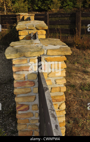 Zaun aus Ziegel Stockfoto, Bild: 79539862 - Alamy