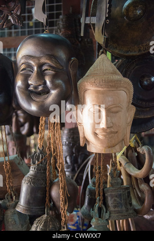 Masken zum Verkauf auf dem Markt von Siem Reap, Kambodscha Stockfoto