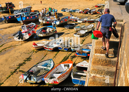 Leben rund um den Hafen, St. Ives, Cornwall, UK Stockfoto