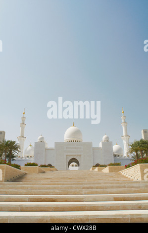 Treppe zu reich verzierten Kuppel Moschee Stockfoto