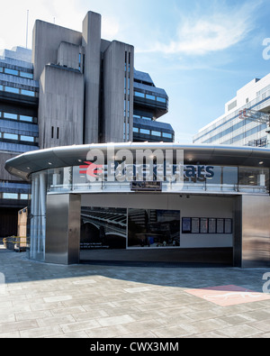 Blackfriars Staion Eingang - die neue solarbetriebene Station/Eisenbahnbrücke am Südufer der Themse Stockfoto