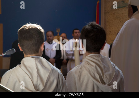 Feier der göttlichen Liturgie am St. Sharbel Maronite katholische Kirche Stockfoto