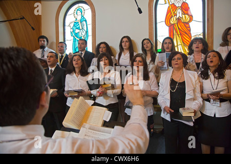 Feier der göttlichen Liturgie am St. Sharbel Maronite katholische Kirche Stockfoto