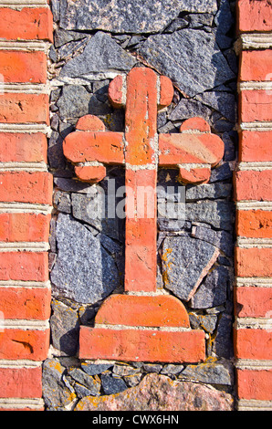 historischer Friedhof Tor original Ziegel überqueren Stockfoto
