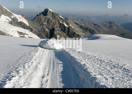 Ein Stück Eis Klippe Schutt in den Bernina-Alpen Stockfoto