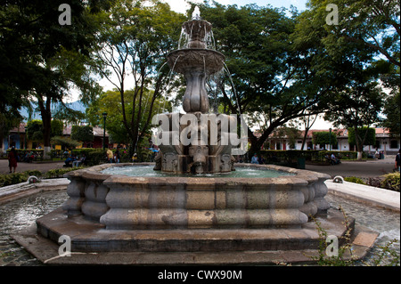 Central Park Brunnen der Meerjungfrauen in Antigua, Guatemala, UNESCO-Weltkulturerbe. Stockfoto