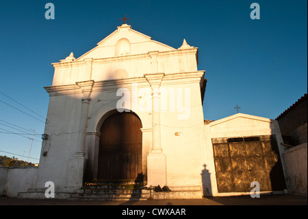 Guatemala, Chichicastenango. Kirche von Santo Tomas, St. Thomas Chichicastenango, Guatemala. Stockfoto