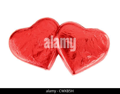 Rote Folie eingewickelt Schokoladenherzen Stockfoto