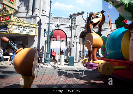 Disneys California Adventure Pixar spielen Parade, slinky Dog aus dem Film Toy Story Stockfoto