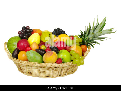 Eine große Auswahl an exotische Früchte in einem Korb Stockfoto