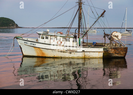 Einem verwitterten Hummer-Boot in Bar Harbor vor der Küste von Maine Stockfoto