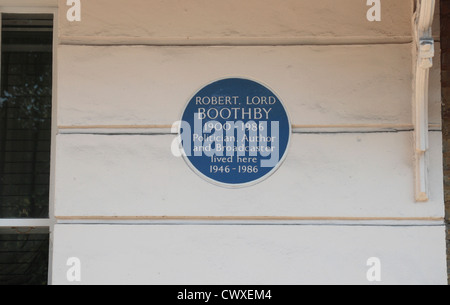 Blaue Plakette außerhalb der ehemaligen Wohnung Robert, Lord Boothby (Politiker Autor & Sender), 1, Eaton Square, London, SW1, UK. Stockfoto