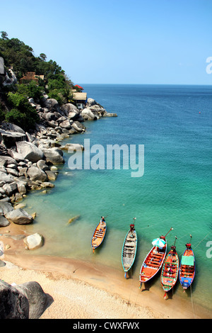 Traditionellen Longtail Boote im Andaman Meer in Thailand Stockfoto