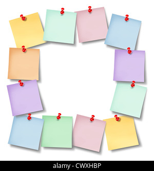 Office Notizen leeren Frame mit mehreren Memos an eine weiße Hintergrundwand bei einer roten Daumen Wende in der Form einer leeren sq angeheftet Stockfoto