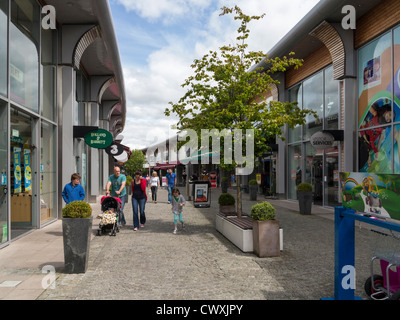 Shopper am Auslass, Banbridge, County Down, Nordirland Stockfoto