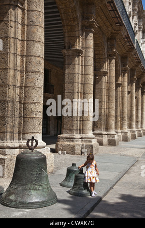 Gerade in der Nähe von Plaza de Armas ist die ehemalige offizielle Residenz des Gouverneurs heute das Museum der Stadt von Havanna. Stockfoto