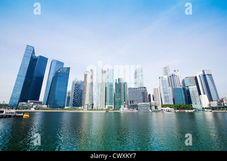 Wolkenkratzer des Geschäftsviertels in Singapur. Stockfoto