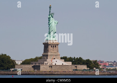 Die Statue of Liberty von der Staten Island Ferry aus gesehen Stockfoto