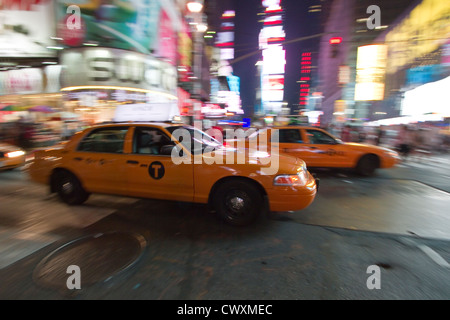 New York gelben Taxis in Times Sqaure Stockfoto