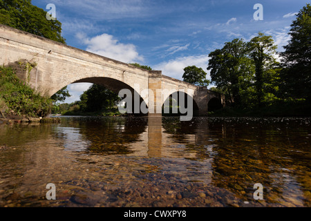 Boston Spa-Brücke, erbaut 1768-1772. Die Brücke wurde von Landbesitzern, erlauben die lokalen Jagd, überqueren Sie den Fluß Wharfe finanziert. Stockfoto