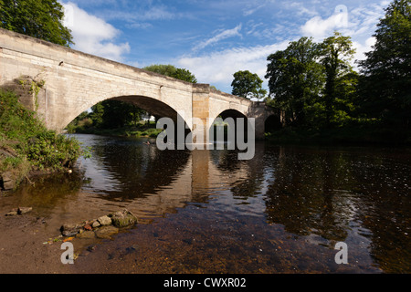 Boston Spa-Brücke, erbaut 1768-1772. Die Brücke wurde von Landbesitzern, erlauben die lokalen Jagd, überqueren Sie den Fluß Wharfe finanziert. Stockfoto