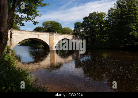 Boston Spa-Brücke, erbaut 1768-1772. Die Brücke wurde von Landbesitzern, erlauben die lokalen Jagd, überqueren Sie den Fluß Wharfe finanziert. Stockfoto