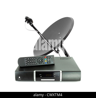 Satz von Receive Box remote und Parabolantenne auf weiß Stockfoto