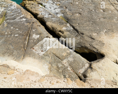 Narbe verbleibt im Fels des Küstenbefestigungen Stockfoto
