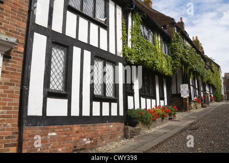 Rye East Sussex England UK renommierten Mermaid Inn in mittelalterlichen Kopfsteinpflaster Meerjungfrau Stockfoto