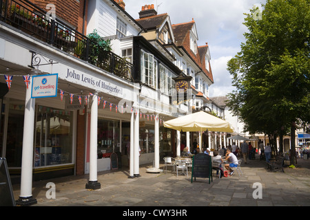 Die Pantiles Royal Tunbridge Wells Kent August The Georgian Kolonnaden von diesem historischen Viertel der Stadt Stockfoto