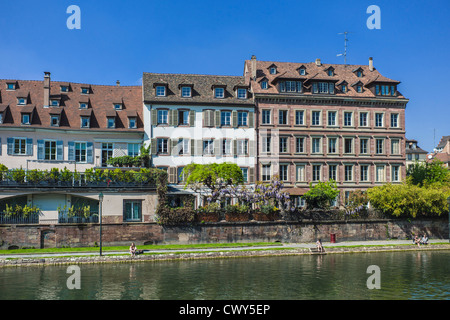 Waterfront befindet sich "Krank" Fluss, Straßburg, Elsass, Frankreich Stockfoto