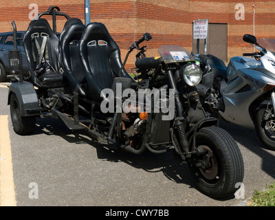 ungewöhnliche Multi sitzen Motorrad Parkplatz Stockfoto