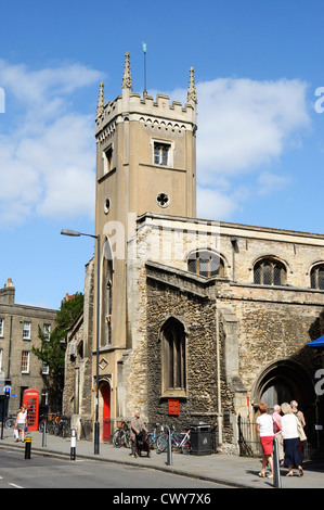 Die Kirche St. Clemens und die griechische orthodoxe Kirche von St. Athanasios, Bridge Street, Cambridge, England, Vereinigtes Königreich Stockfoto