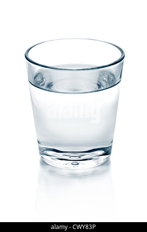 Glas Wasser isoliert auf weiss Stockfoto