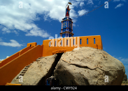 Kleine Kirche namens Velankanni Kursadi gebaut, an der Spitze des Felsens nahe Küste in Kanyakumari Tamil Nadu Stockfoto