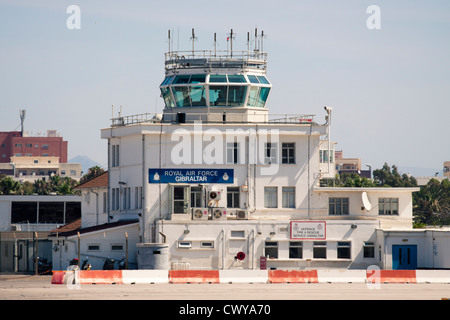 Die FlughafenKontrollturm RAF, Royal Air Force Gibraltar. 2. Juli 2012, Gibraltar, Großbritannien. Stockfoto