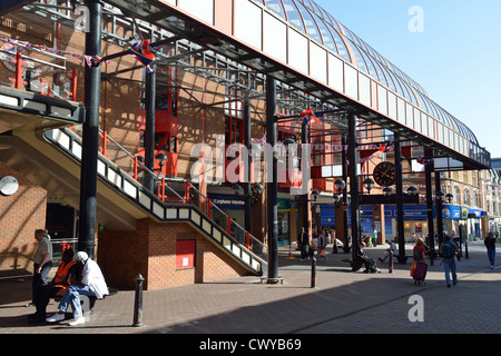 Harlekin-Theater und Kino, London Road, Redhill, Surrey, England, Vereinigtes Königreich Stockfoto