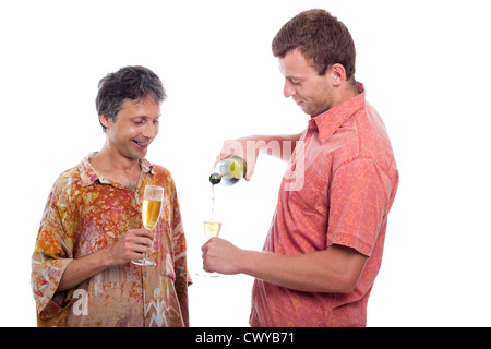 Zwei Männer mit Champagner, isoliert auf weißem Hintergrund zu feiern. Stockfoto