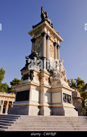 Denkmal für König Alfonso XII von Spanien (1857 – 1885) in Parco del Retiro in Madrid, Spanien. Stockfoto