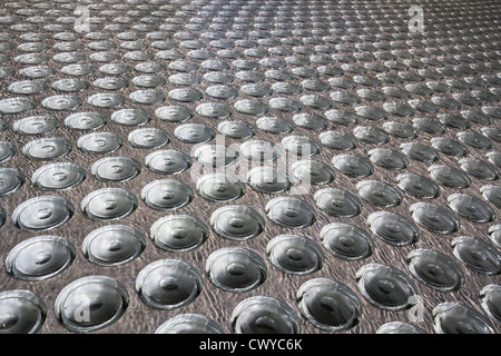 Detail aus "Silence" Wasserspiel in Mayfair, London, entworfen von dem japanischen Architekten Tadao Ando. Stockfoto