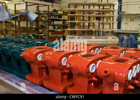 Lustred und Slip-Cast Pottery Centres, Hersteller von Ceramic Inspirations, spezialisiert auf handgefertigte, innovative Teekannen in den North Yorkshire Dales, Großbritannien Stockfoto