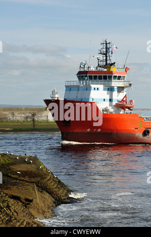 Der PSV Viking Nereus, zuvor die Malaviya 19, Eingabe von Aberdeen Harbour 2012 Stockfoto