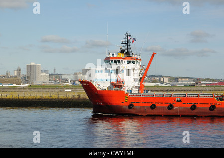 Der PSV Viking Nereus, zuvor die Malaviya 19, Eingabe von Aberdeen Harbour 2012 Stockfoto