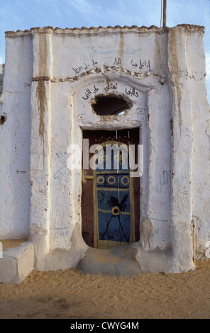 Tür im nubischen Dorf Gharb, Assuan, Ägypten Stockfoto