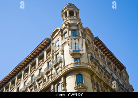 Fassade von Gebäuden im traditionellen Stil in Barcelona, Katalonien, Spanien, ES Stockfoto