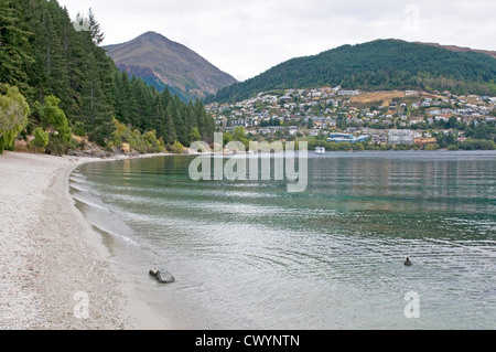 Frankton Arm des Lake Wakatipu, Blick nach Norden in Richtung Wakatipu Höhen am Stadtrand von Queenstown. Stockfoto