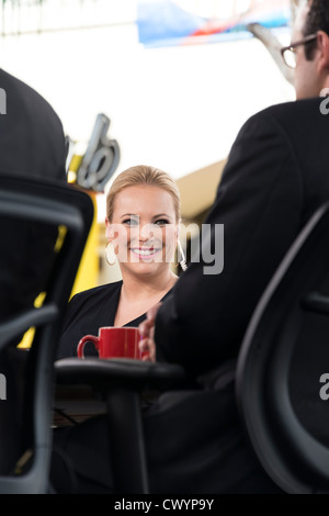 Meghan McCain, Kolumnist bei The Daily Beast & Tochter von US-Senator John McCain bespricht Paul Ryan Rede auf MSNBC-Stand Stockfoto