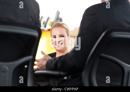 Meghan McCain, Kolumnist bei The Daily Beast & Tochter von US-Senator John McCain bespricht Paul Ryan Rede auf MSNBC-Stand Stockfoto
