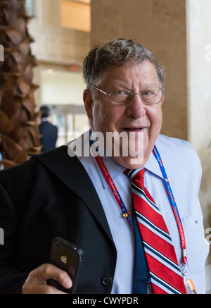 John Sununu, sagt Mitt Romney Kampagne Will "Carpet Bomb" Swing USA mit Anzeigen während der letzten Tage des Jahres 2012 Präsidentschaftswahlkampf Stockfoto